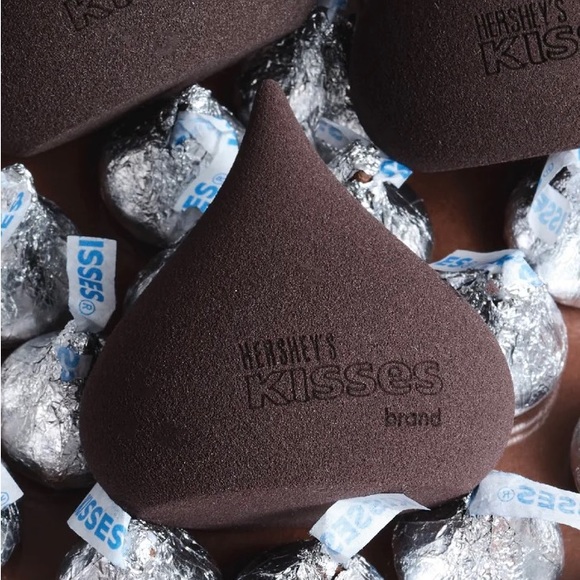 Glamlite Other - Glamlite Hershey’s Kiss Blending Sponge